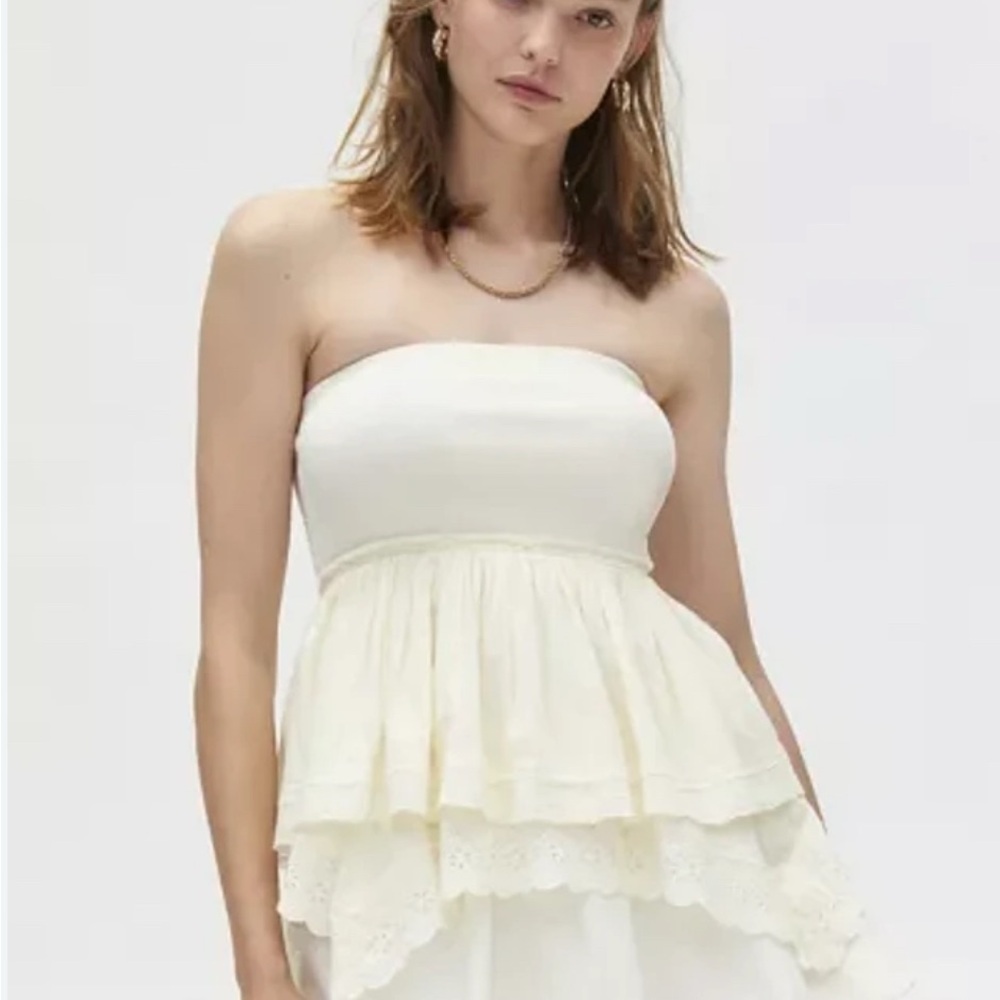 Urban Outfitters
Kimchi Blue Clarabella Tube Top